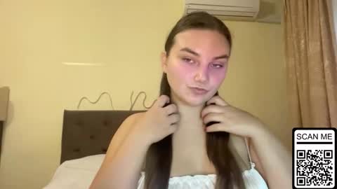 Snapshot of dreamyblushfairy chatting on October 4, 2:59 pm Mila online show from October 4, 2:59 pm