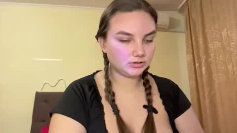 Snapshot of dreamyblushfairy chatting on October 13, 2:41 pm Mila online show from October 13, 2:41 pm