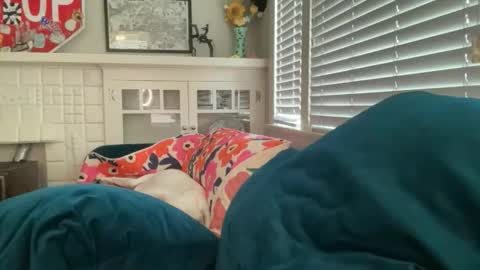 RIRI OR DREAMY online show from December 14, 8:04 pm