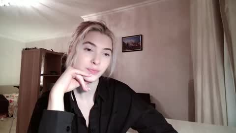 Dia online show from February 2, 3:30 pm