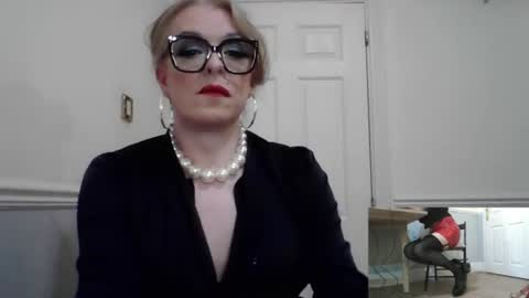 dressasdesired online show from June 18, 10:26 pm