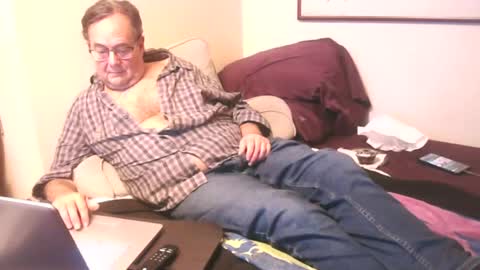 Snapshot of drfeelgood777 chatting on December 16, 3:40 am Dr. Feelgood online show from December 16, 3:40 am