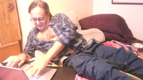 Snapshot of drfeelgood777 chatting on January 19, 4:44 am Dr. Feelgood online show from January 19, 4:44 am