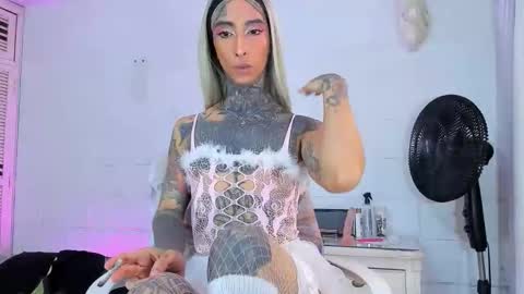 drippyorlove online show from April 2, 8:49 pm