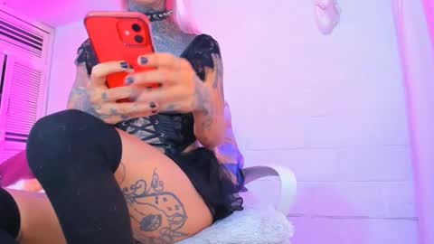 drippyorlove online show from October 7, 8:05 pm