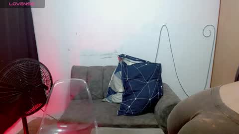 dulce2415 online show from March 12, 4:05 am