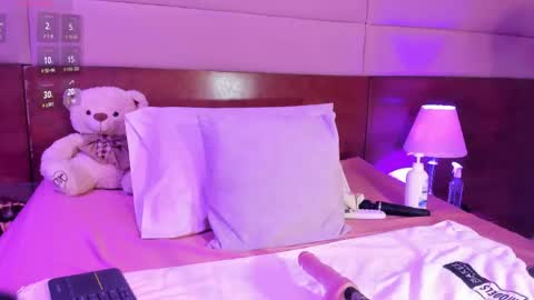 dulce_charm_ online show from April 24, 12:40 pm