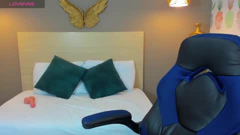 V I C T O R I A online show from February 21, 5:09 pm