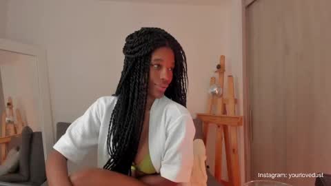 Snapshot of duna_du chatting on December 19, 9:06 pm My birthday is tomorrow November 30  online show from December 19, 9:06 pm