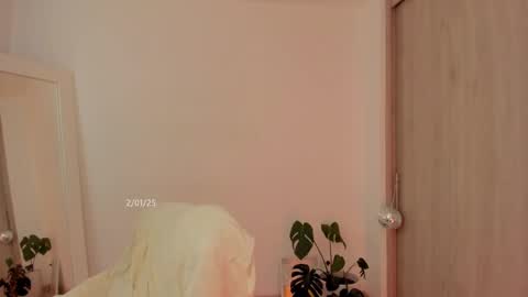 Snapshot of duna_du chatting on February 2, 8:19 pm My birthday is tomorrow November 30  online show from February 2, 8:19 pm