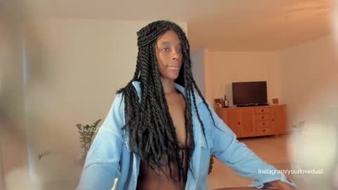 Snapshot of duna_du chatting on February 24, 9:20 pm My birthday is tomorrow November 30  online show from February 24, 9:20 pm