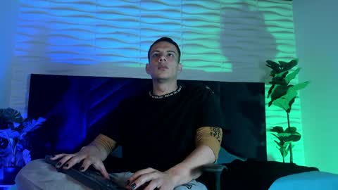 Dustin Sonne online show from April 2, 3:36 am