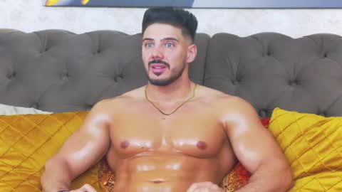 Dustin online show from May 19, 8:32 am