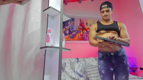 dwayne_esteven10 online show from May 7, 12:39 am