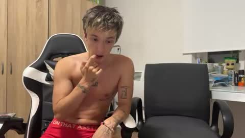 Dylan and Ollie online show from July 14, 8:36 pm