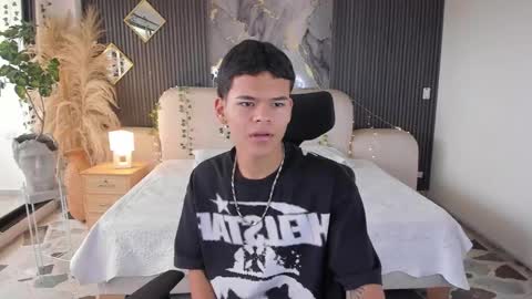 dylanroyce_ online show from March 6, 12:59 pm