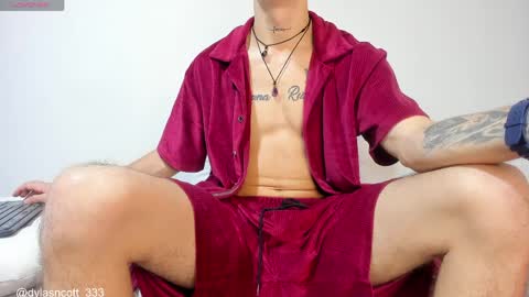 dylanscott_106 online show from April 4, 6:15 pm