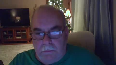earl52 online show from December 19, 12:02 am
