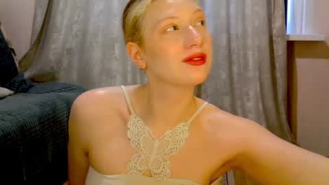 Lily online show from July 4, 8:29 am