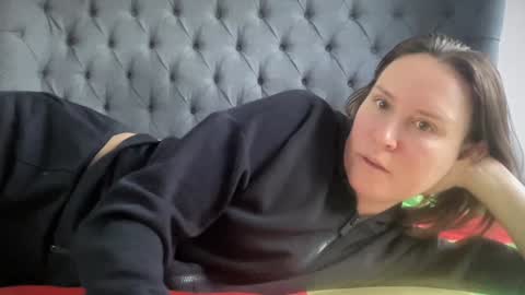 Nadia Ferreira  online show from January 8, 9:59 am