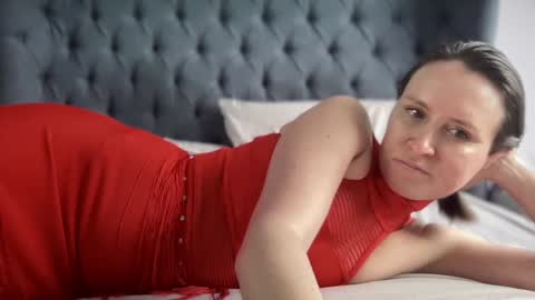 Nadia Ferreira  online show from January 31, 9:48 am