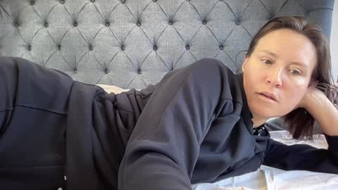 Nadia Ferreira  online show from September 22, 12:09 pm