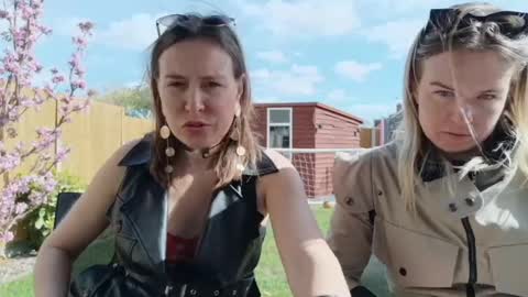 Nadia Ferreira  online show from April 14, 10:07 am