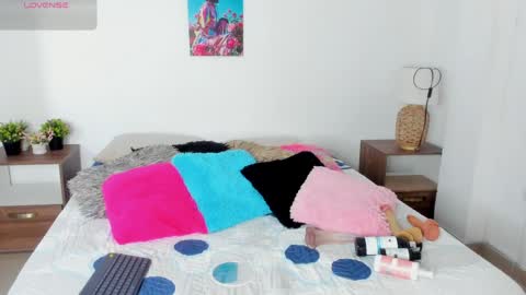 ebony_cute9 online show from April 7, 7:05 pm