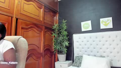 ebony_katterin online show from September 29, 1:32 pm