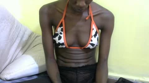ebony_lisaaa online show from May 20, 12:00 pm