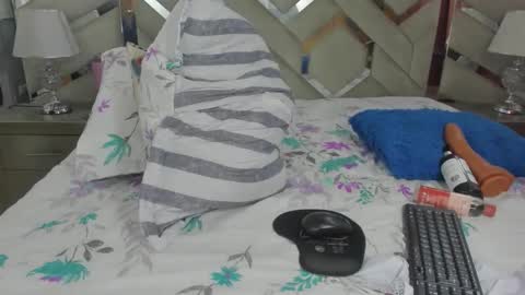 ebonysquirtcol online show from November 21, 12:19 am