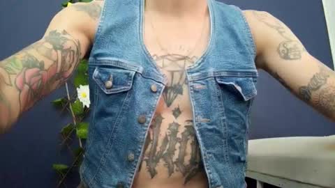 Snapshot of ed_big_cock chatting on September 25, 5:31 pm Edd Gallego online show from September 25, 5:31 pm