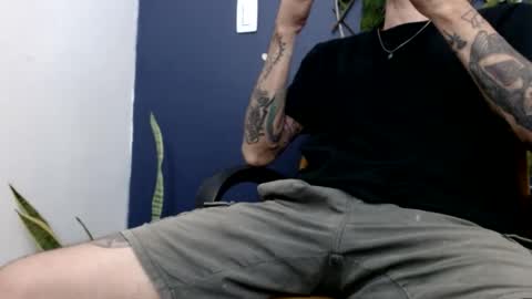 Snapshot of ed_big_cock chatting on October 5, 7:39 am Edd Gallego online show from October 5, 7:39 am