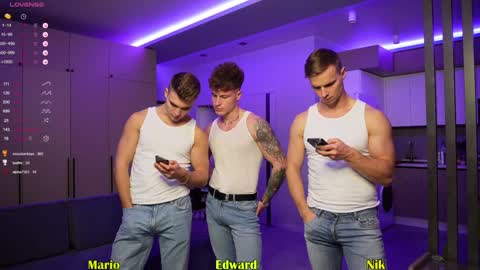 Snapshot of ed_hooligan chatting on December 4, 8:34 pm ed_hooligan online show from December 4, 8:34 pm