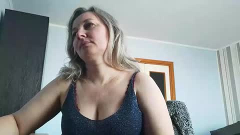 edithmanning online show from February 1, 8:00 am