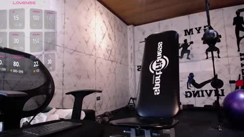 Snapshot of edward_maxx chatting on October 20, 5:23 am Eduardo online show from October 20, 5:23 am