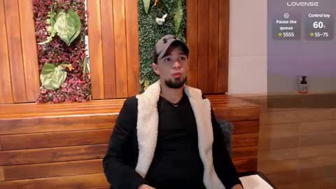 Snapshot of edward_maxx chatting on February 17, 3:25 am Eduardo online show from February 17, 3:25 am