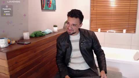 Snapshot of edward_maxx chatting on February 5, 6:13 am Eduardo online show from February 5, 6:13 am