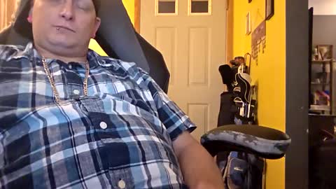 Snapshot of edwardaims_2please chatting on October 15, 2:37 am edwardaims_2please online show from October 15, 2:37 am