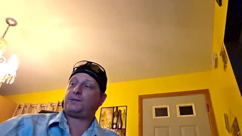 Snapshot of edwardaims_2please chatting on October 19, 5:12 am edwardaims_2please online show from October 19, 5:12 am