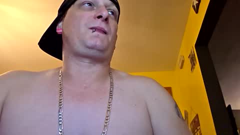 Snapshot of edwardaims_2please chatting on October 22, 2:15 am edwardaims_2please online show from October 22, 2:15 am