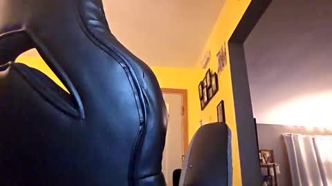 Snapshot of edwardaims_2please chatting on September 29, 2:21 am edwardaims_2please online show from September 29, 2:21 am