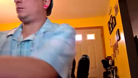 Snapshot of edwardaims_2please chatting on October 12, 7:49 pm edwardaims_2please online show from October 12, 7:49 pm