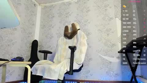 Snapshot of eesprit chatting on October 15, 12:06 pm Daniel and Alex online show from October 15, 12:06 pm