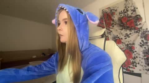 Lili online show from May 23, 9:44 pm