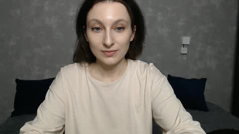 Snapshot of effy_gray chatting on December 7, 9:22 am Anna online show from December 7, 9:22 am