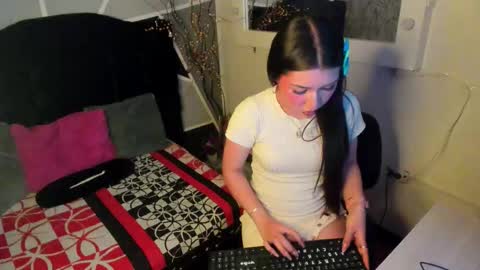 EILIN PINK online show from March 28, 1:01 pm