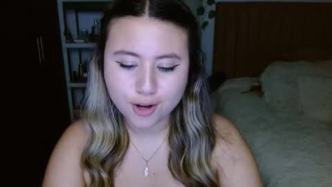 EIMY   MODEL INDEPENDENT online show from November 9, 5:33 am