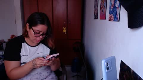 eimy_saenzz online show from April 9, 6:35 pm