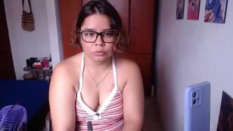 eimy_saenzz online show from January 7, 7:52 pm